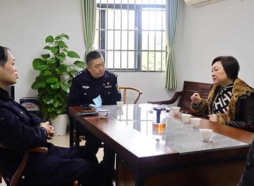 加强党建共建，亲昵警企关系